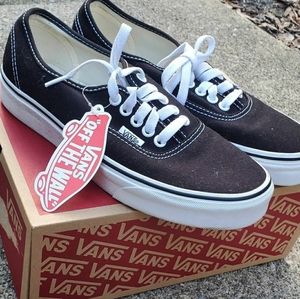Black and white low top van sneakers classic unisex men's size 6.5 women's size